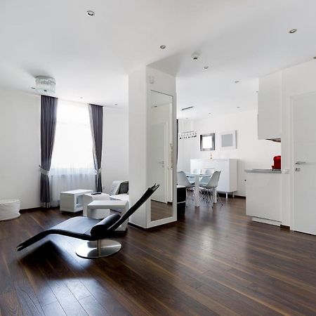 Budapest Central Square 2 Bedrooms Suite - Michaelides Voeroesmarty Square Residences Exteriör bild