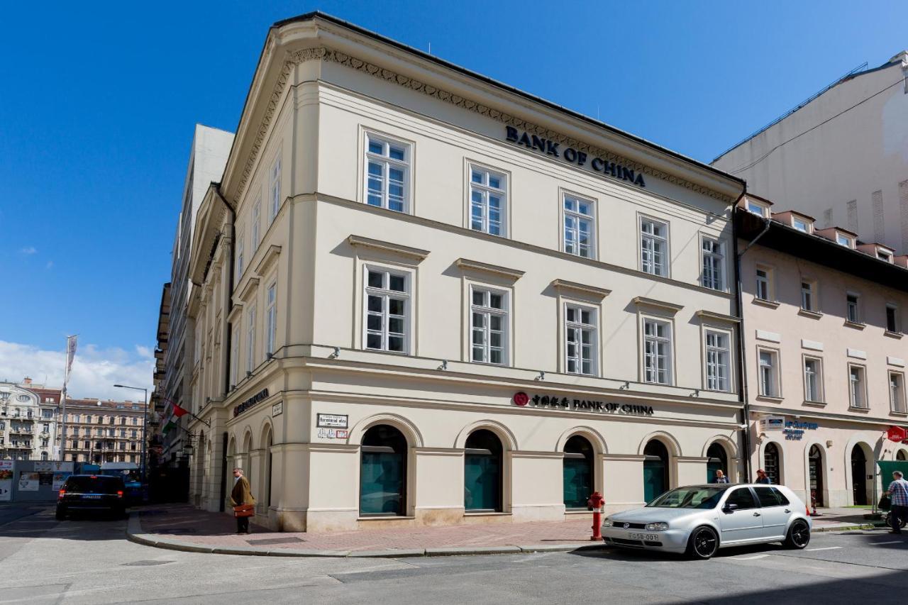Budapest Central Square 2 Bedrooms Suite - Michaelides Voeroesmarty Square Residences Exteriör bild
