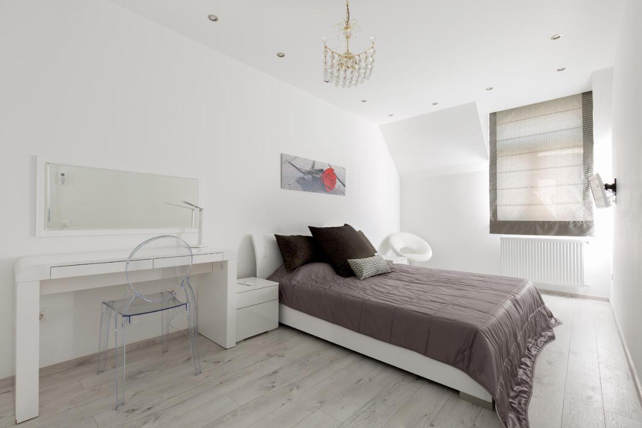 Budapest Central Square 2 Bedrooms Suite - Michaelides Voeroesmarty Square Residences Exteriör bild