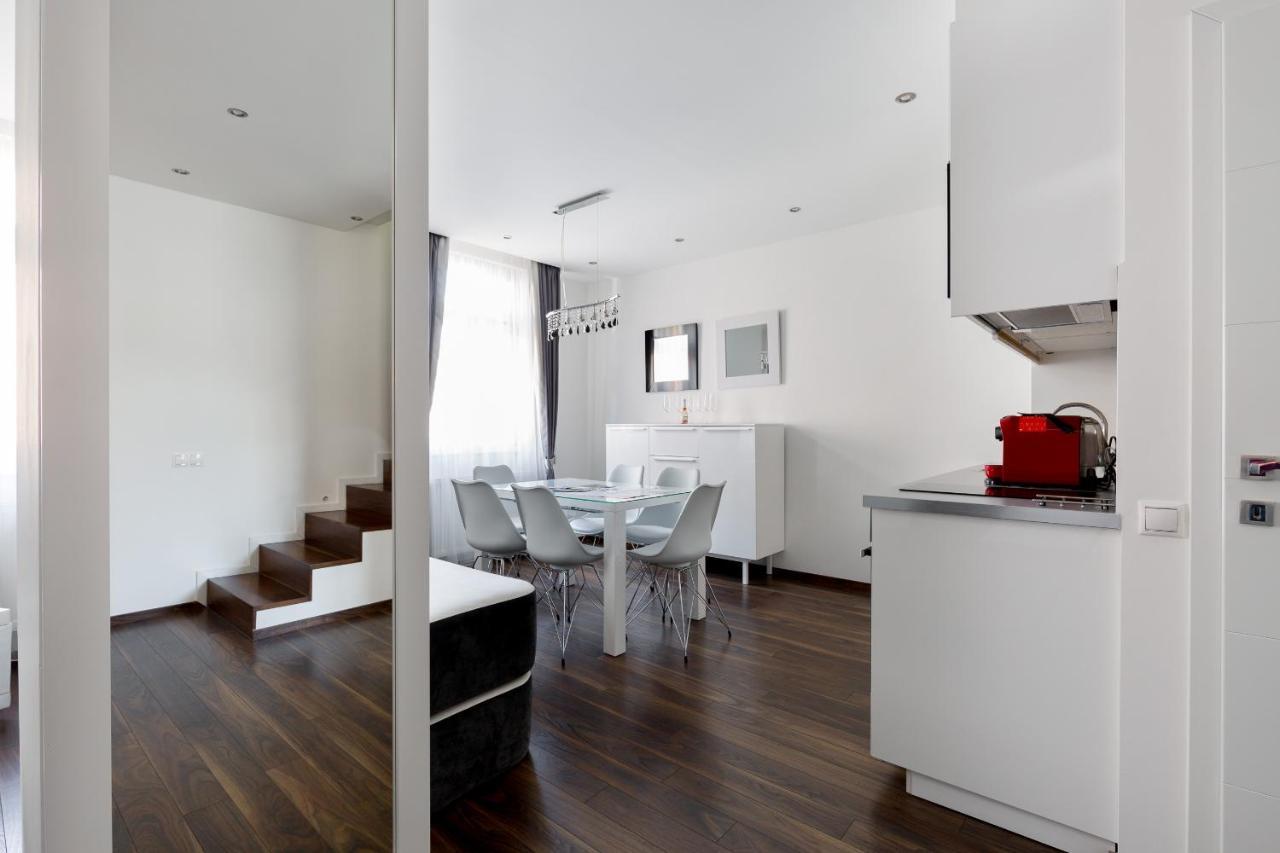 Budapest Central Square 2 Bedrooms Suite - Michaelides Voeroesmarty Square Residences Exteriör bild