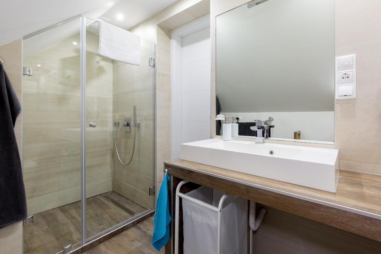 Budapest Central Square 2 Bedrooms Suite - Michaelides Voeroesmarty Square Residences Exteriör bild