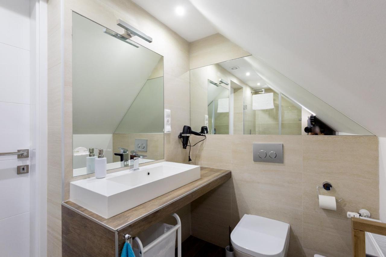 Budapest Central Square 2 Bedrooms Suite - Michaelides Voeroesmarty Square Residences Exteriör bild