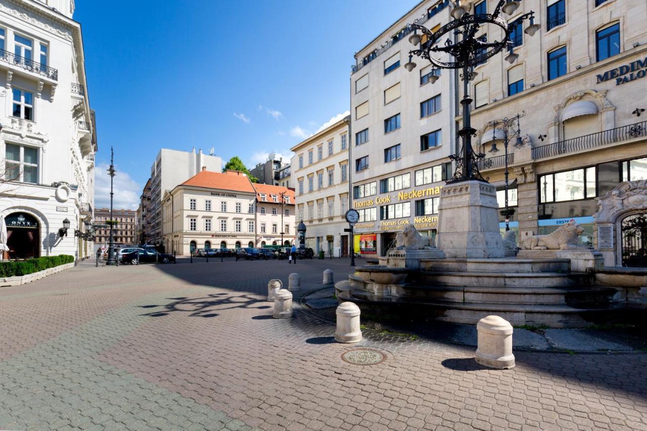 Budapest Central Square 2 Bedrooms Suite - Michaelides Voeroesmarty Square Residences Exteriör bild