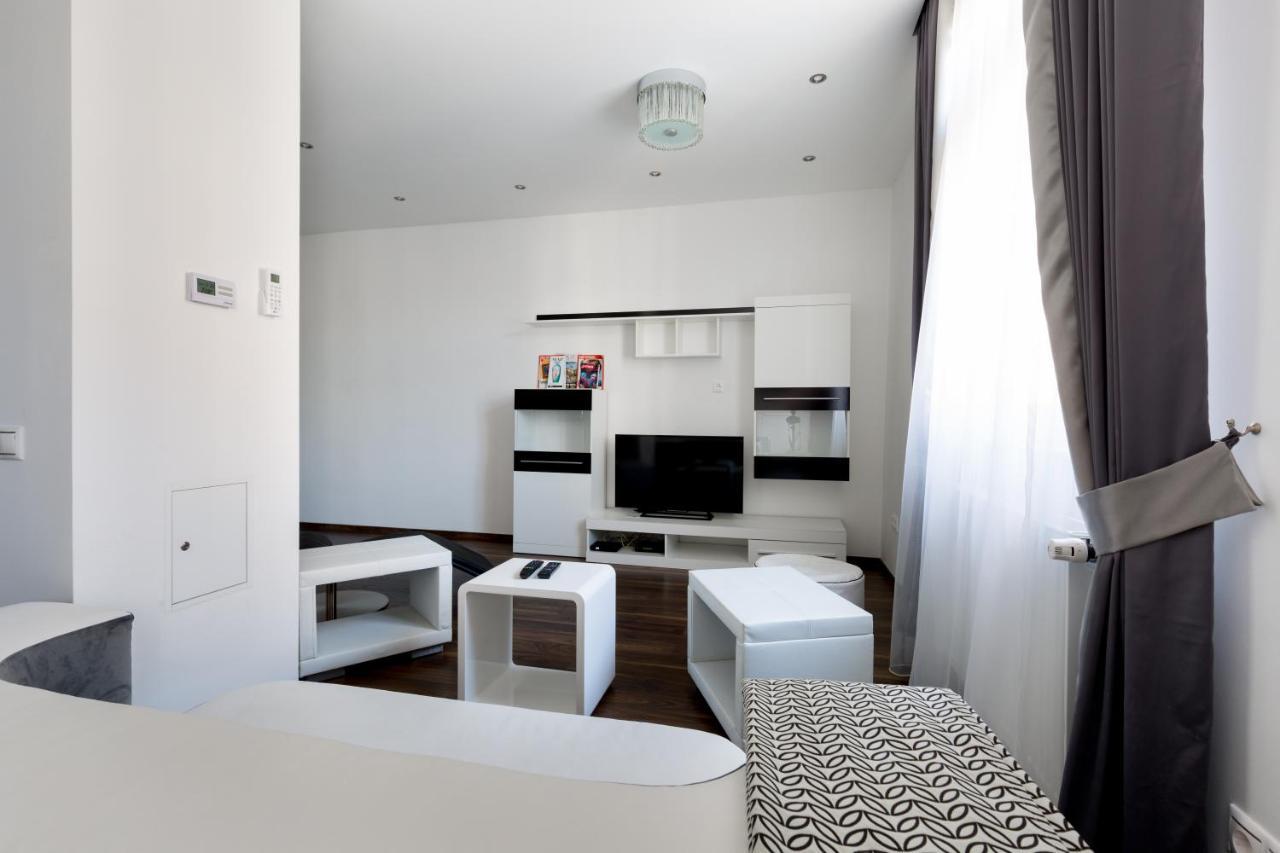 Budapest Central Square 2 Bedrooms Suite - Michaelides Voeroesmarty Square Residences Exteriör bild