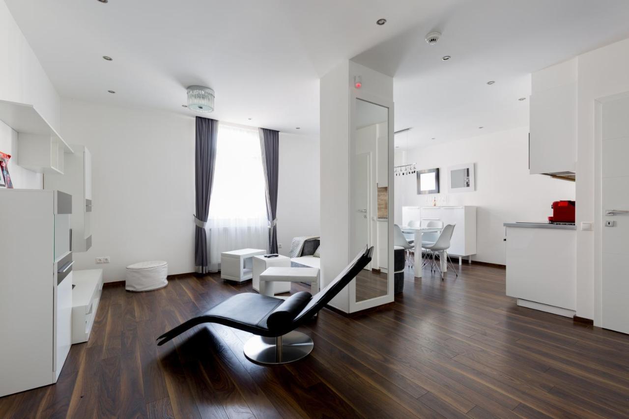 Budapest Central Square 2 Bedrooms Suite - Michaelides Voeroesmarty Square Residences Exteriör bild